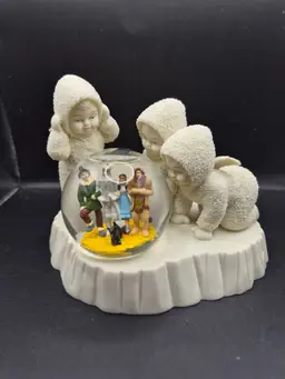 Snowbabies Wizard Of Oz Snow Globe Figurine White Textured Finish Hand-Painted