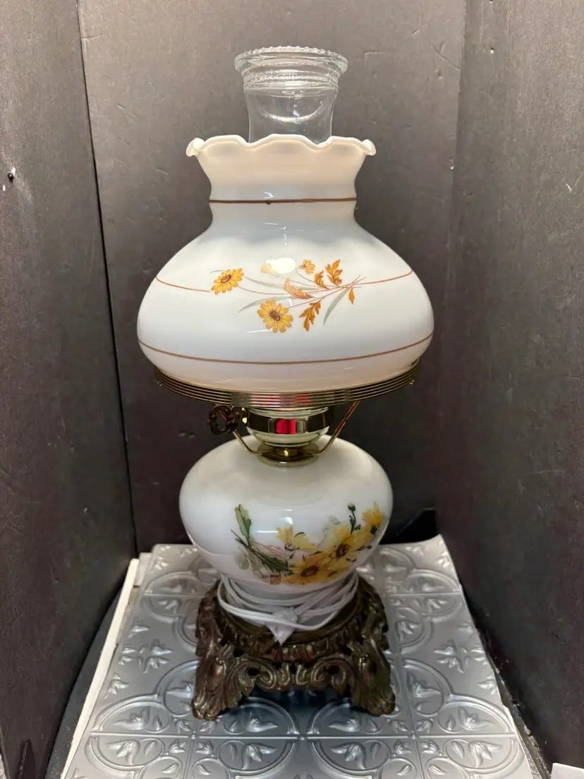 Vintage Hurricane Parlor Lamp w/ Hand-Painted Dasies Also.bottom Lighting , 19”H x12