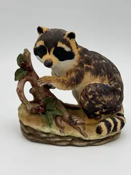 LEFTON VINTAGE CHINA HAND PAINTED PORCELAIN RACCOON FIGURINE # KW 4752