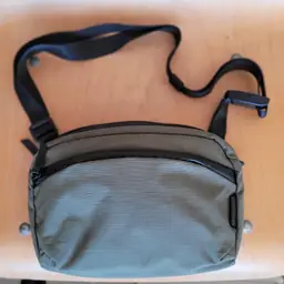 Alpaka Flight Sling 2L in Green Axoflux 210D