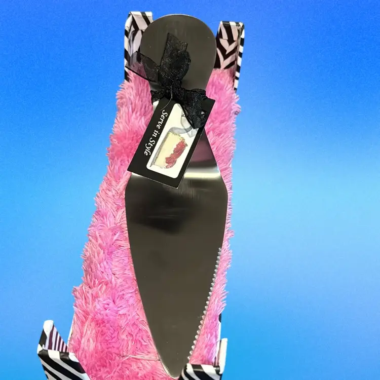 High Heel Cake Server With Removable Magnetic Heel