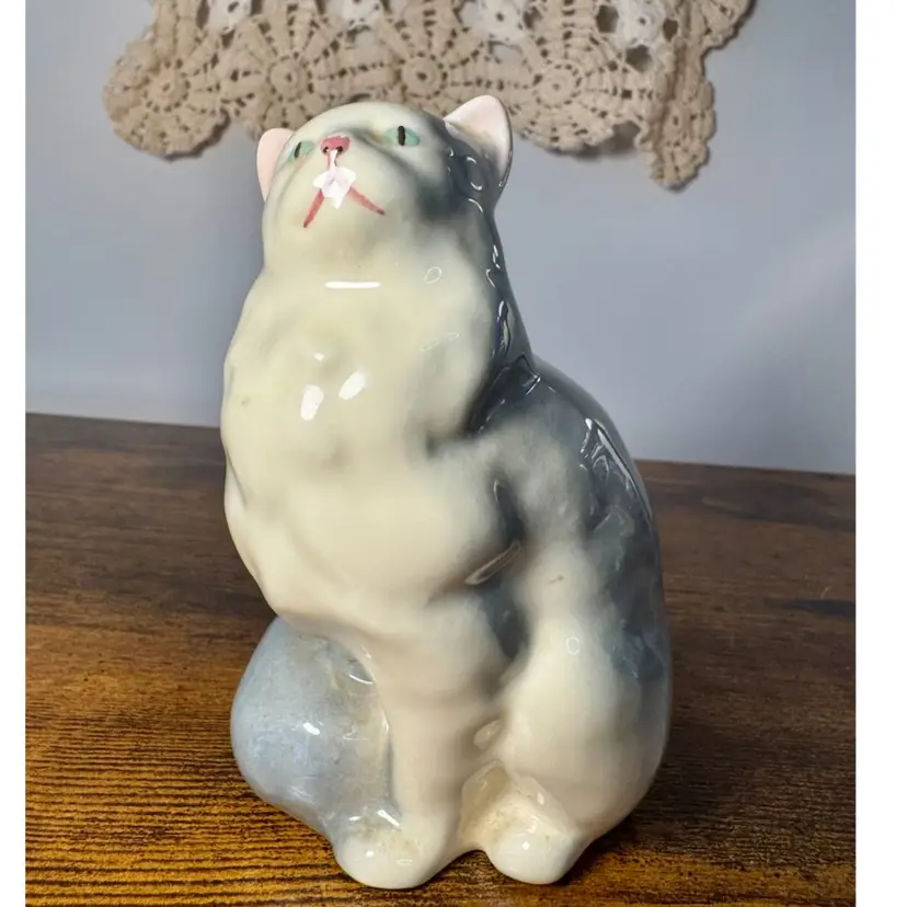 ๐ป 5โ Robert Simmons California Pottery ceramic cat, gray & white glazed finish w/distinctive green eyes & pink ears