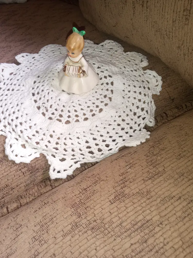 Little ceramic angel