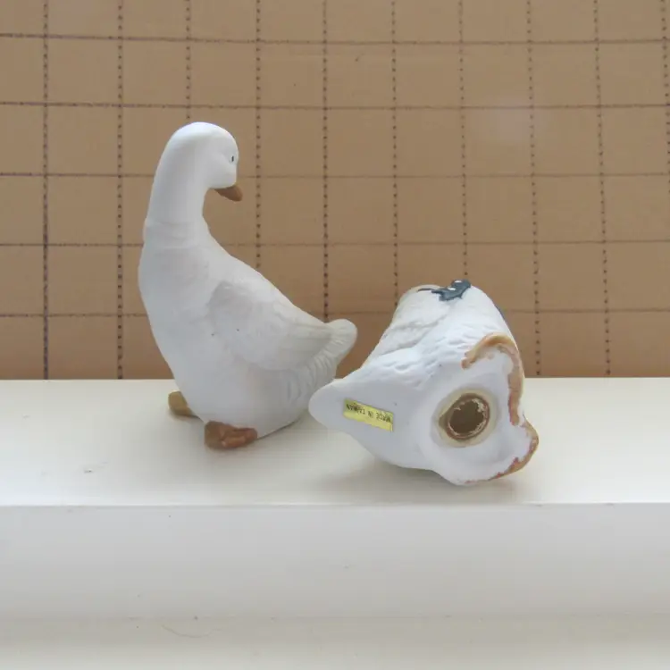 Vtg White Geese with Bows Salt and Pepper Shaker Set