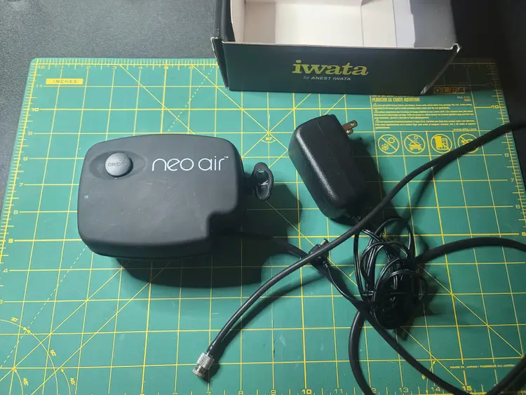 Iwata Neo Air Air compressor small & quiet