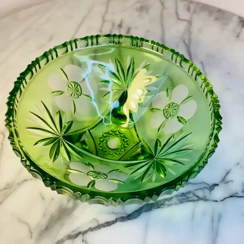 #0316 Green Crystal Cut to Clear Glass Bowl Daisy Pattern Ribbed Edge 3 Footed