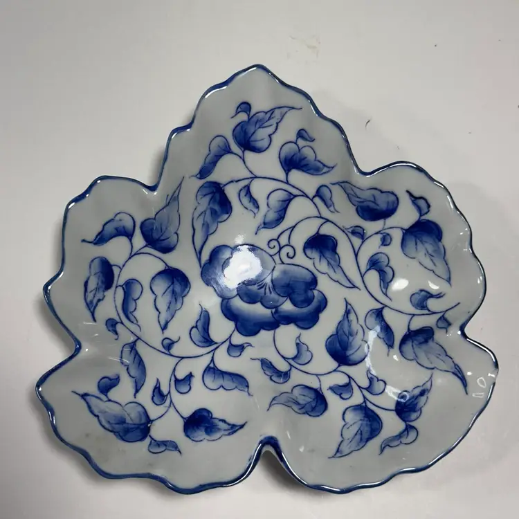 #1457 Andrea by Sadek, Heart Shaped Leaf Trinket Dish, Blue & White Porcelain Design