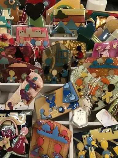 Lucinda Throw Back Little People and House pins $5 starts