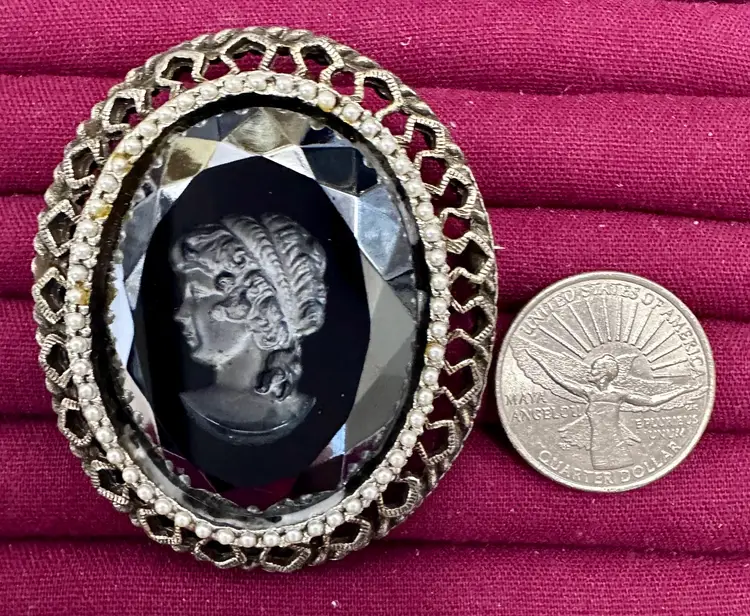 Vintage Intaglio Large Cameo Brooch-Black Glass Gold Tone Victorian Revival