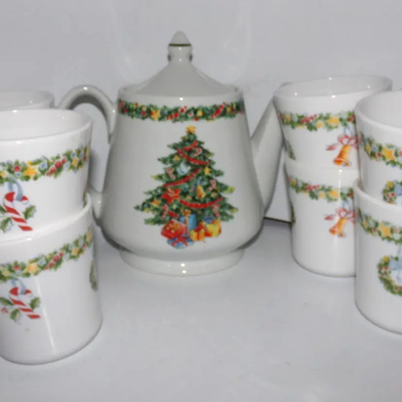 Vintage and RARE Set, 1990's, 8 Corning/Corelle Christmas Joy Mugs & Matching Fine Porcelain Tea Pot & Lid By Robinson Design FOR Corning