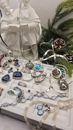 #12 - # 01 Silver Bells Jewelry Train As Is