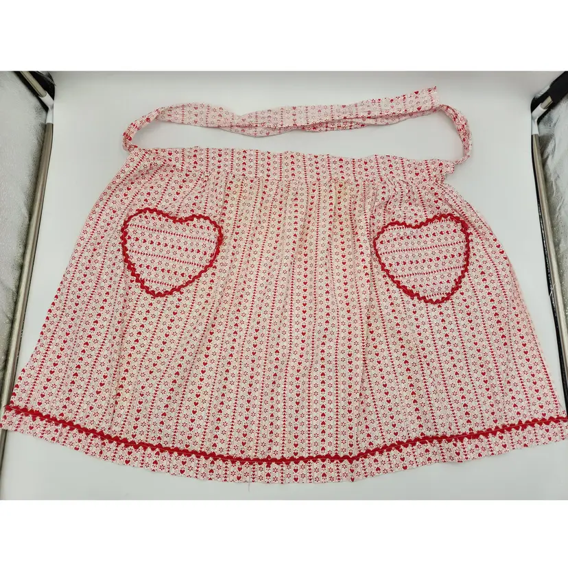 Valentine's Half Apron Tie Waist Heart Pockets Red Trim