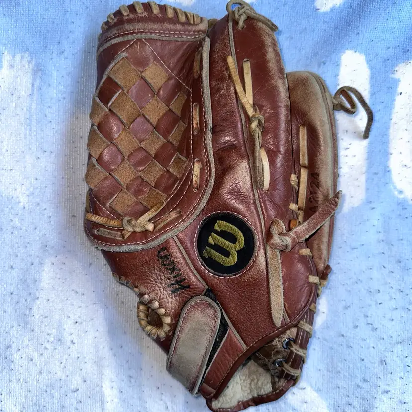 Vintage Wilson George Brett Signature Model A2124 12" RH Throw Baseball Glove