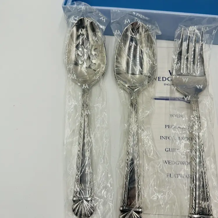 Wedgwood Jennifer 5 Piece Serving Ware Kore Made Stainless Steel Boxed