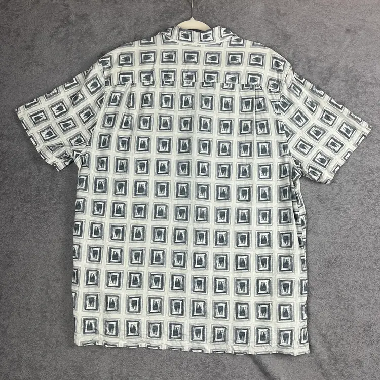 Tommy Bahama Shirt Men’s XL Camp Gray 100% Silk Geometric Print Button Front