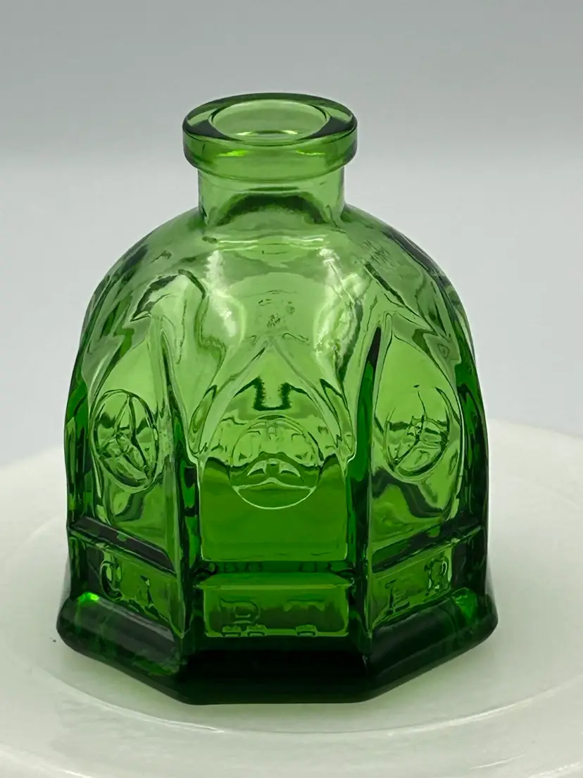 Vintage Wheaton NJ Green Glass Octagonal Carter Cathedral Inkwell Bottle