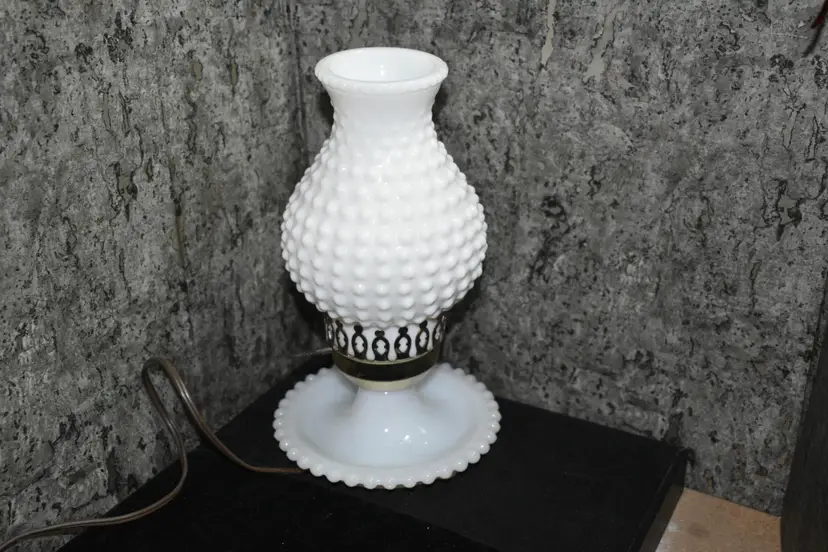 Hobnail lamp