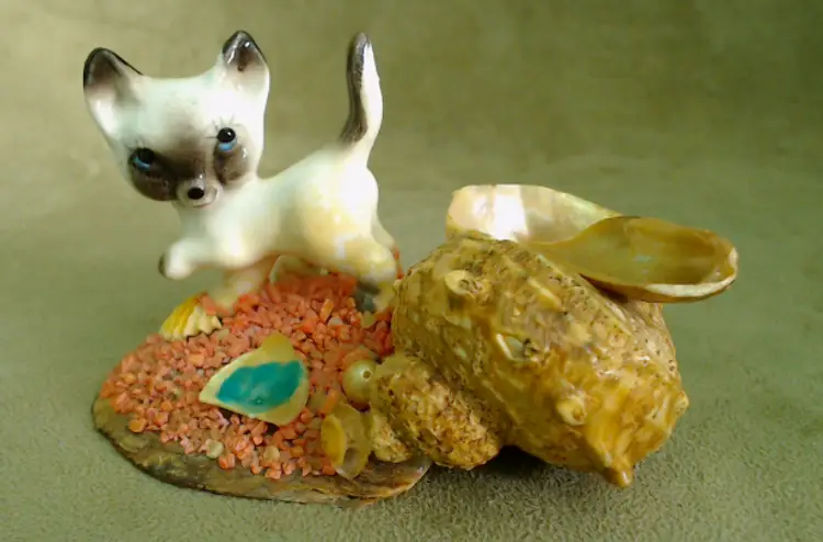 Vintage Cat and Sea Shell Ashtray | Super Kitschy Tobacciana | Tacky Trashtastic Fantastic Shell and Gravel Art | 1960s Beach Souvenir