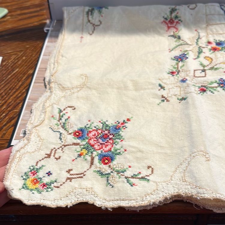 Tablecloth 29 By 26 For Small Table VTG Embroidered Cross Stitched Beautiful Piece