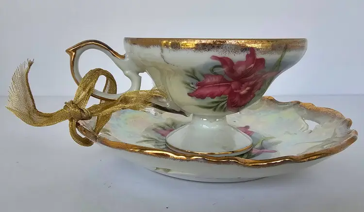 Vintage Royal Sealy Footed Teacup & Saucer