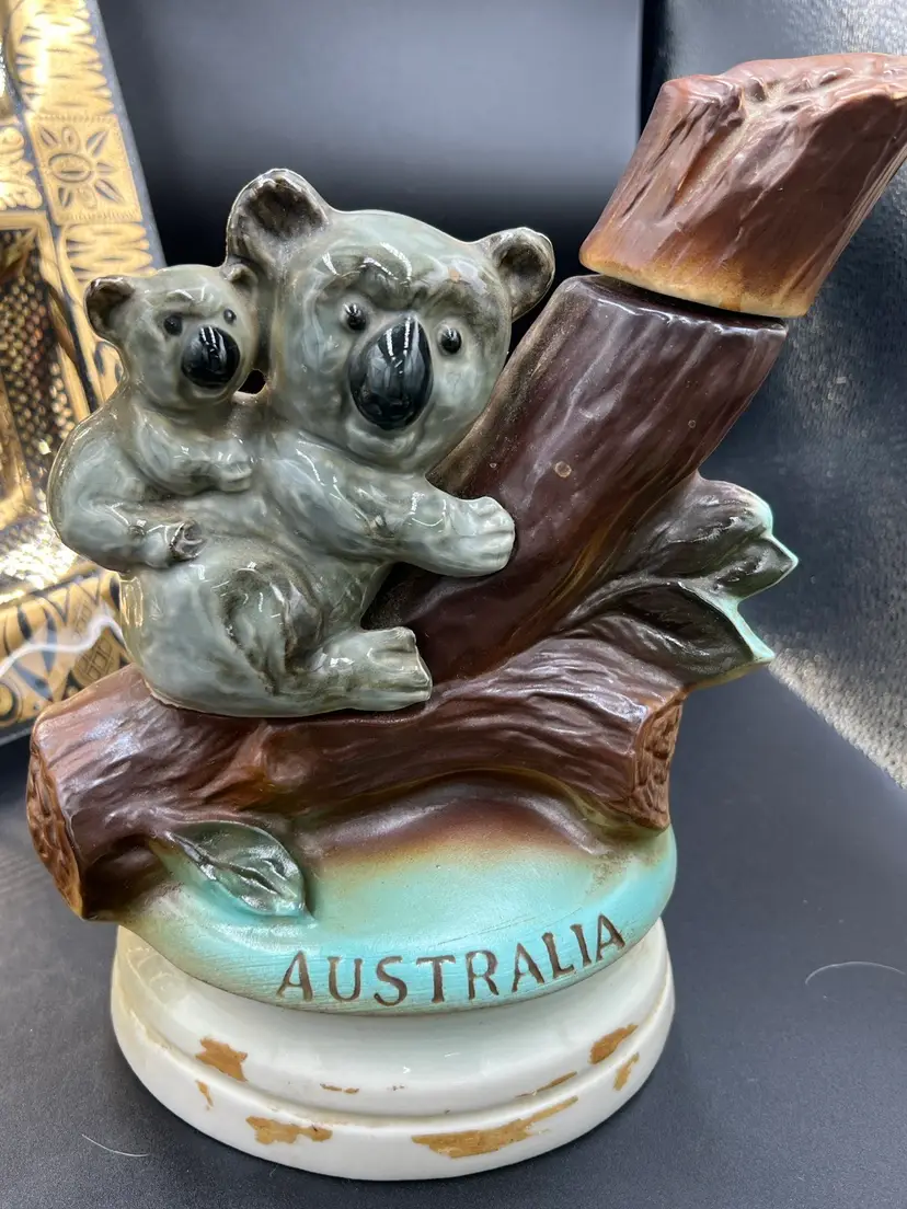 Vintage 1973 Jim Beam “Australia” Decanter With Koala Bears Has Original Stopper