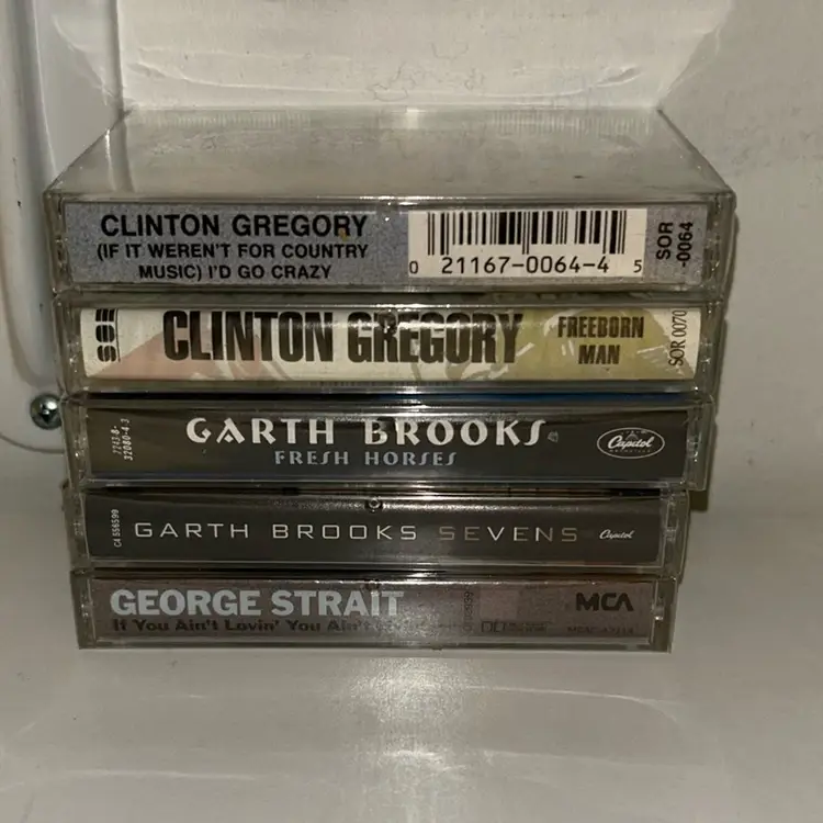 Lot of 5 sealed cassette tapes, see description and pictures