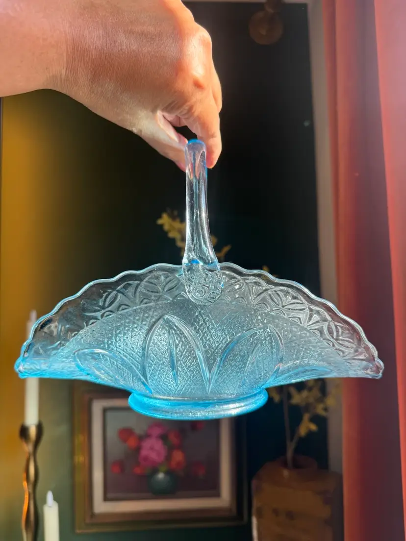 ๐ป vintage 1980s Princess House Capri light blue glass basket