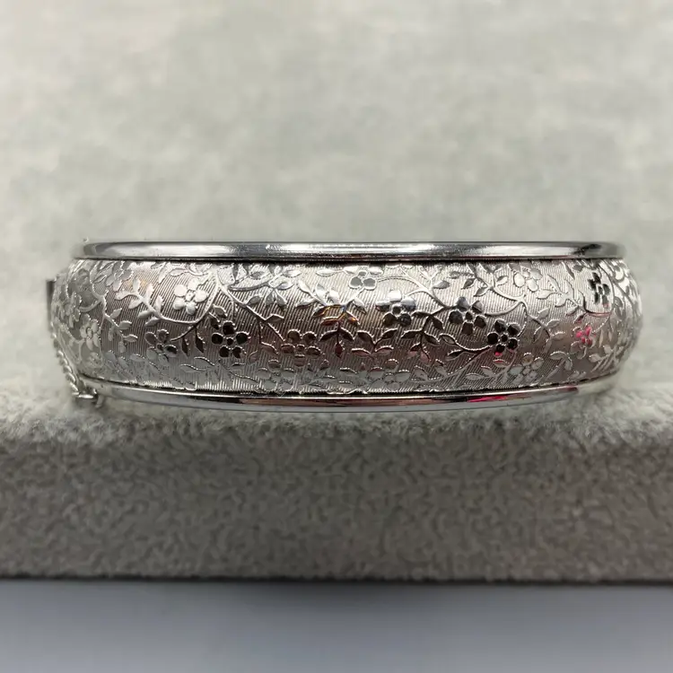 Vintage Sarah Conventry 1967 Heritage Bangle Bracelet Silver Tone