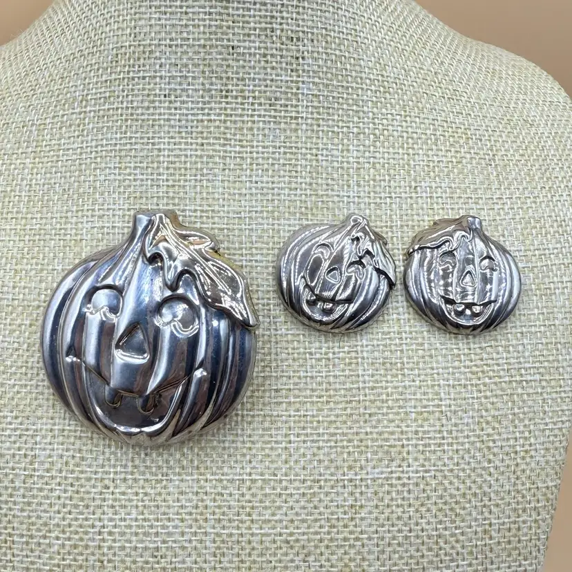Silvertone Jack-o-Lantern 🎃 Brooch/Pendant And Pierced Earrings Set