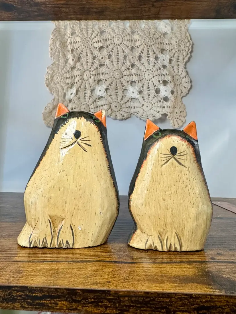 ๐ป 4โ handcrafted wooden cat figurines feature hand-painted details