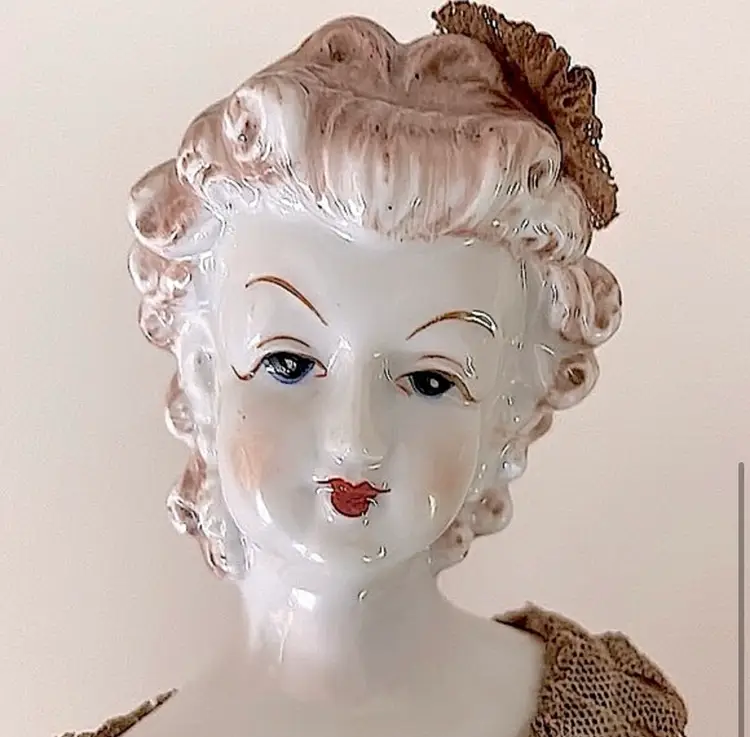 Vintage Lacey Lady porcelain bust, browns/soft purple/green/gold accents. Sweet!