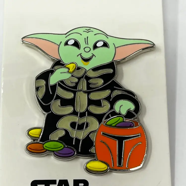 2024 Disney Parks Star Wars The Mandalorian Grogu Halloween Glow Dark OE Pin