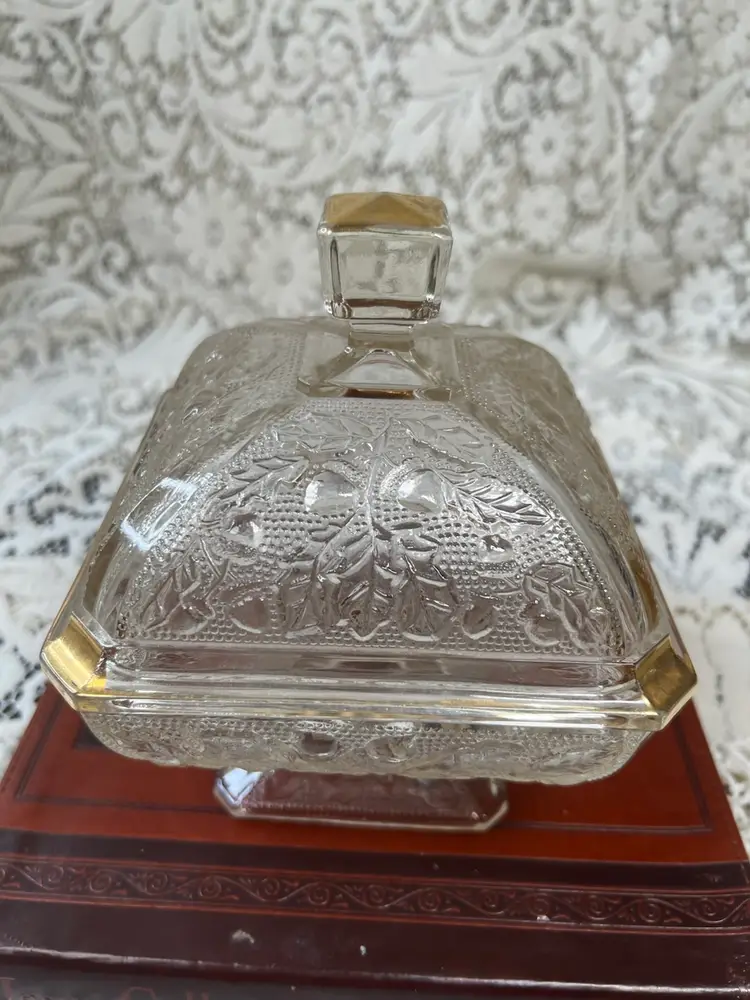 009 Gilded Square Jeanette Glass Clear Compote Lidded Leaf And Acorn 7.5" X 5.5" X 5.5"