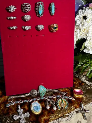 Brimfield Jewelry Finds 😍