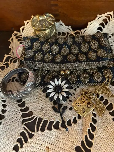 Vintage Handbags, Jewelry and Accessories. All Preloaded 
