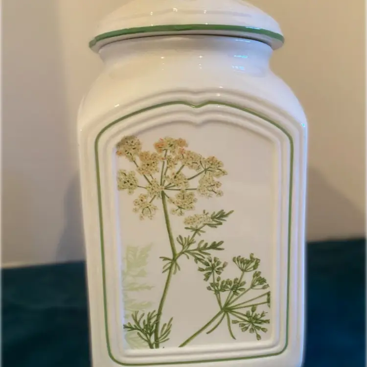 Villeroy & Boch "Althea Nova Charm" Ceramic Lidded Canister  11.25"