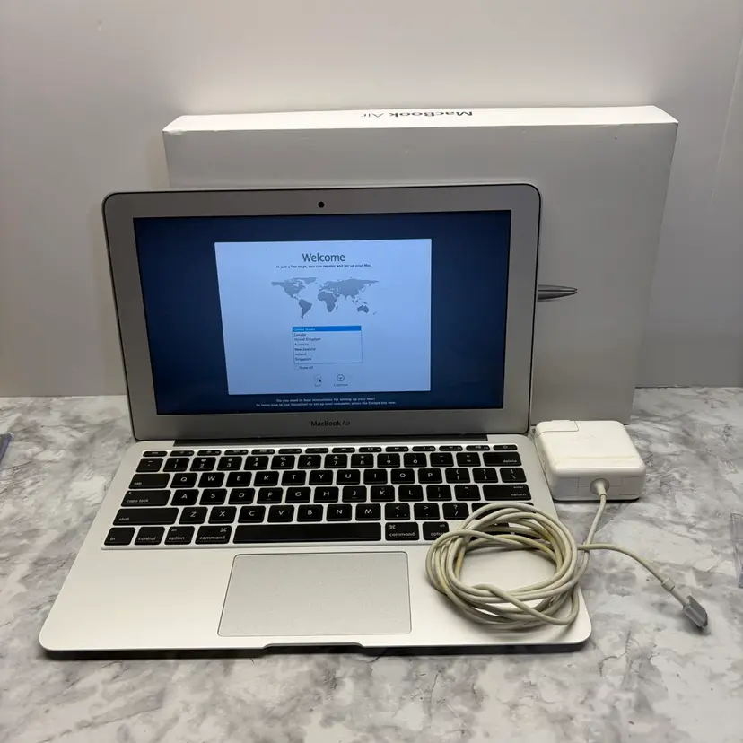 Apple MacBook Air 2014 i5 1.4 GHz 4GBRam 128GB - Silver -Model A1465