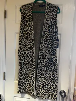 Rachel Roy Leopard Print Sweater Vest Size Small NWT