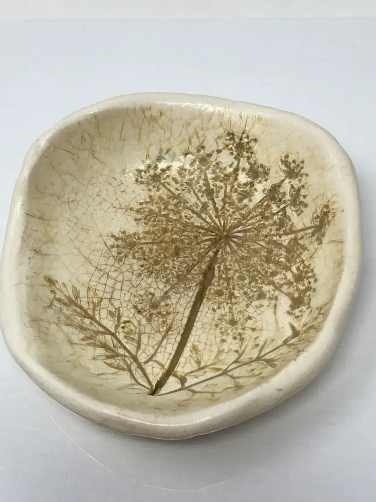 Queen Anne's Lace Pressed Flower Pottery Trinket Dish 1976