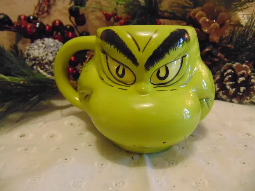 Darling preowned 2018 Dr. Suess Grinch Christmas Coffee/ Tea Mug