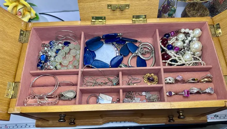 #12 - Vintage jewelry Box Dig 12/19/25