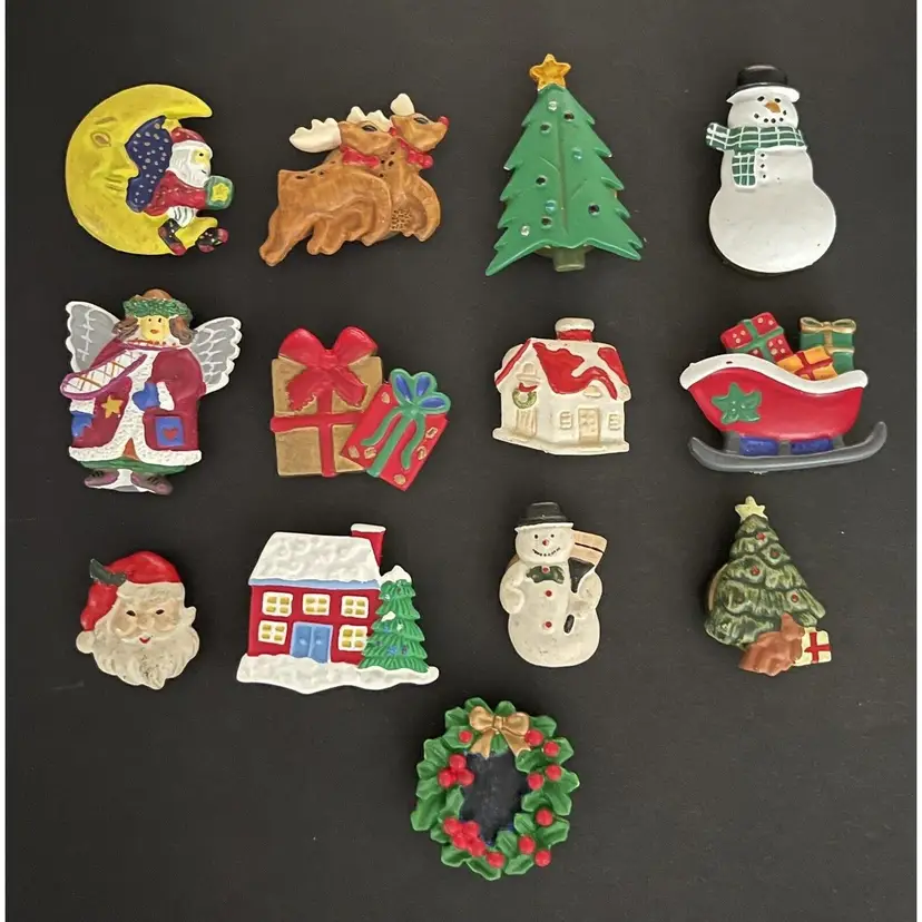 CHRISTMAS BUTTON COVERS Santa Rudolph Sleigh Tree Gifts Snowman House LOT of 13