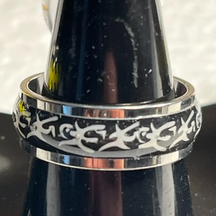 Stainless Steel Ring As Pictured Size 8