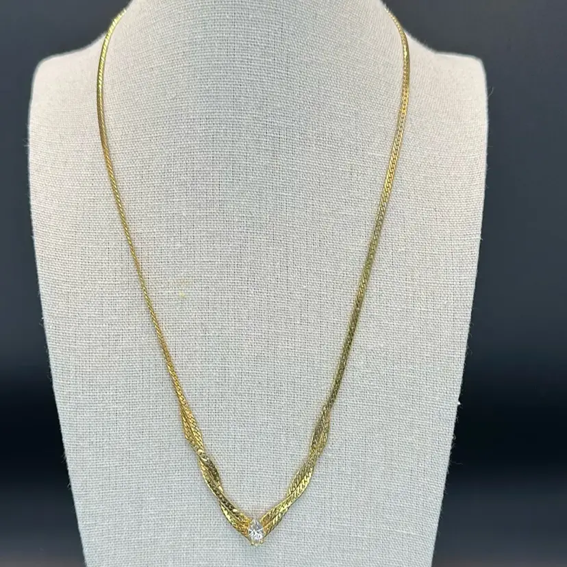 A020 - Avon S.P. V-neck Rhinestone Necklace