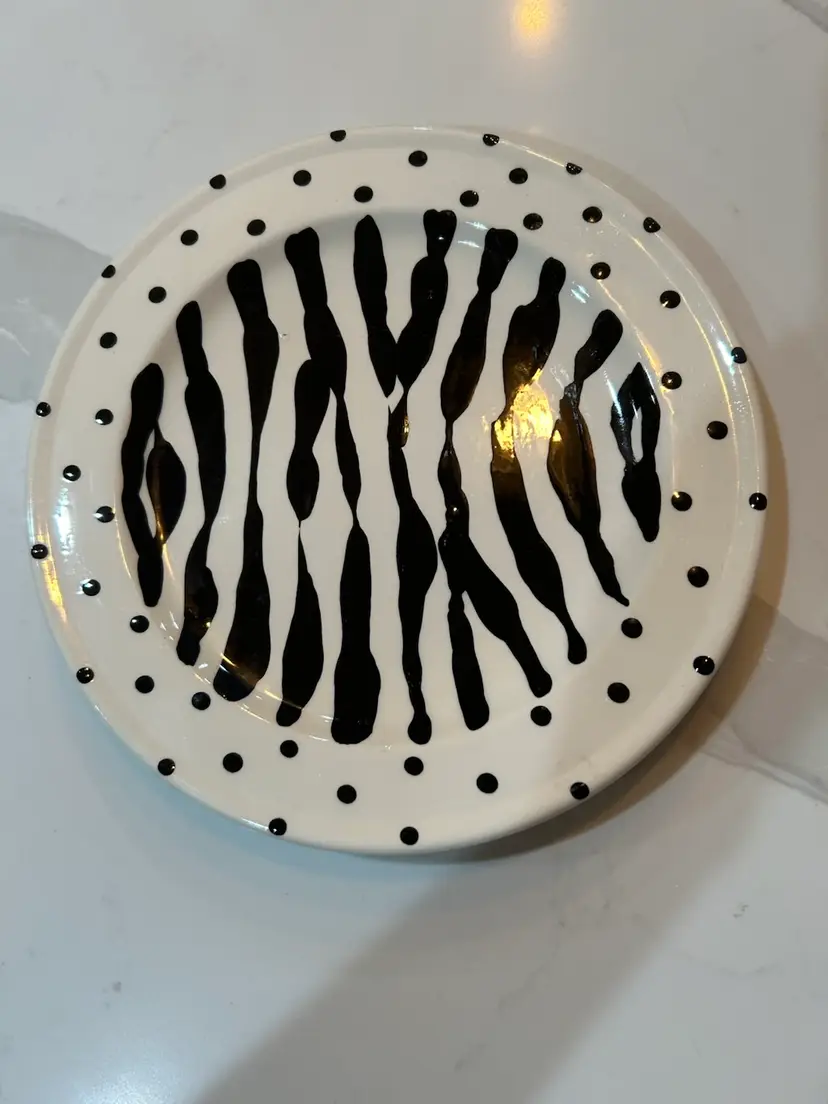 FRIDEAUX BYNUM ZEBRA PLATE BLACK & WHITE
