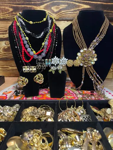 Pop Vintage Jewels!