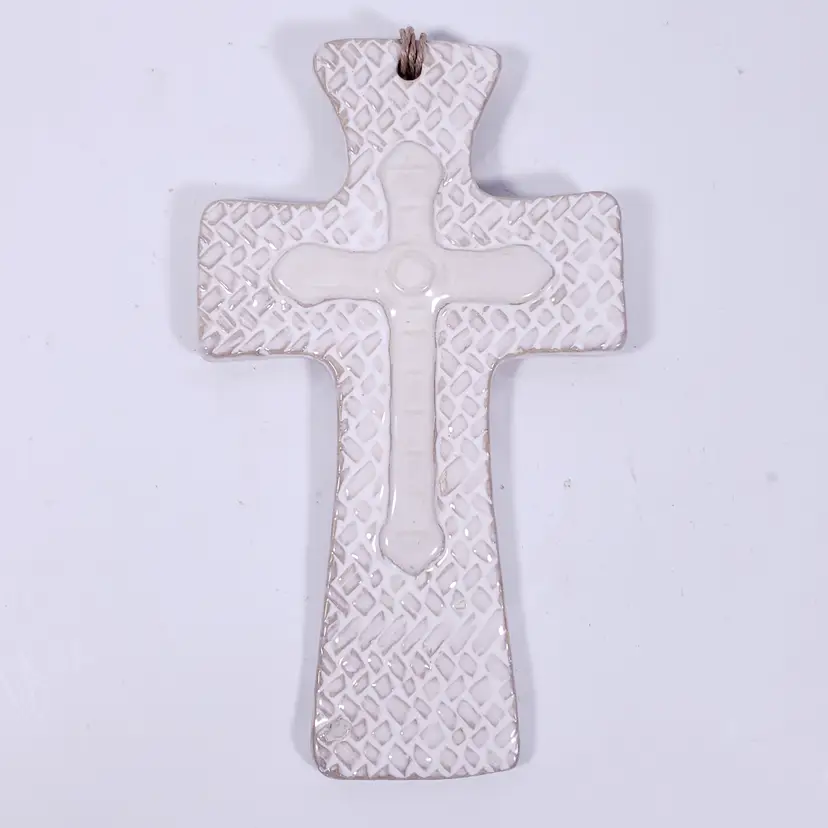 MUD PIE POTTERY White Layered Hand Crafted Stoneware Farmhouse DECORATIVE CROSS