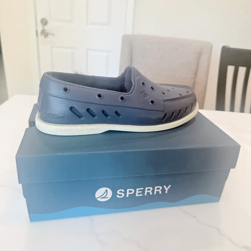 Women’s Sperry Size 9 Navy Boat Shoes