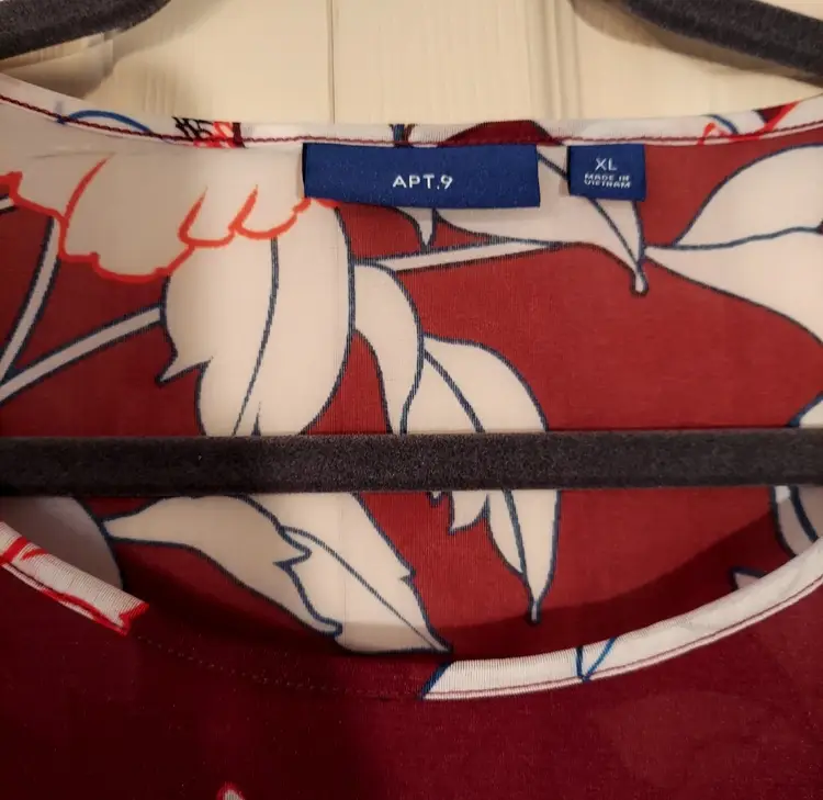 Apt 9 Size XL dark red floral print top with cami NWT