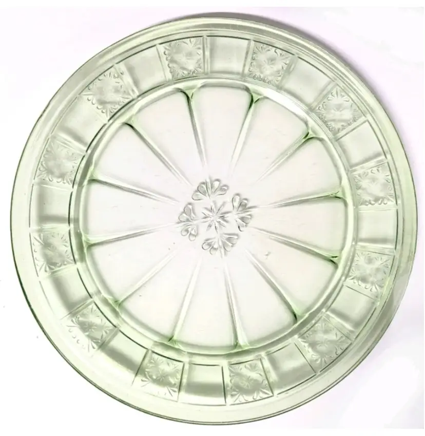 Vintage Unsigned Jeannette Depression Green URANIUM Glass Doric + Pansy Pattern - 6 Inches Across